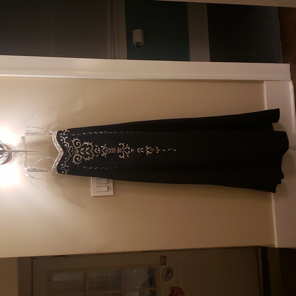 Morgan and co black and white beaded prom dress size 11/12
